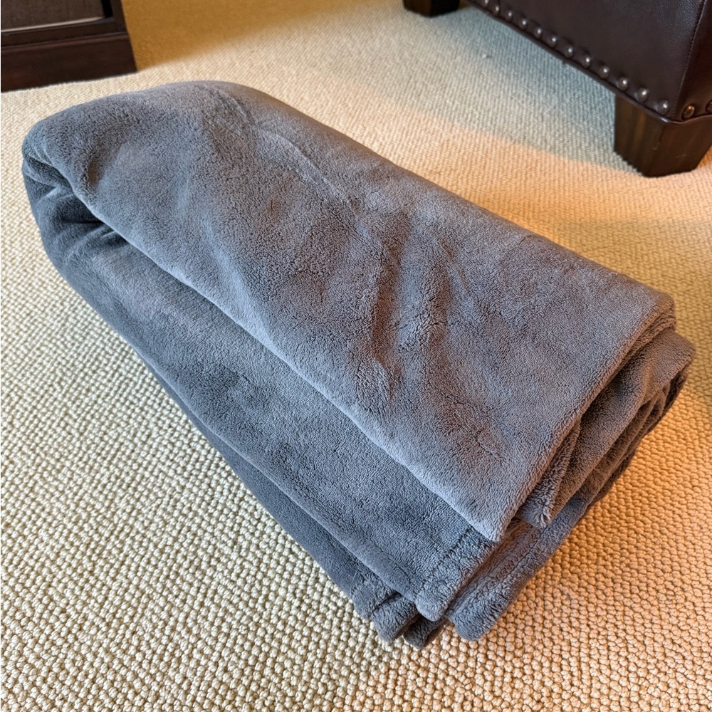 luxurious soft grey queen blanket - costco!